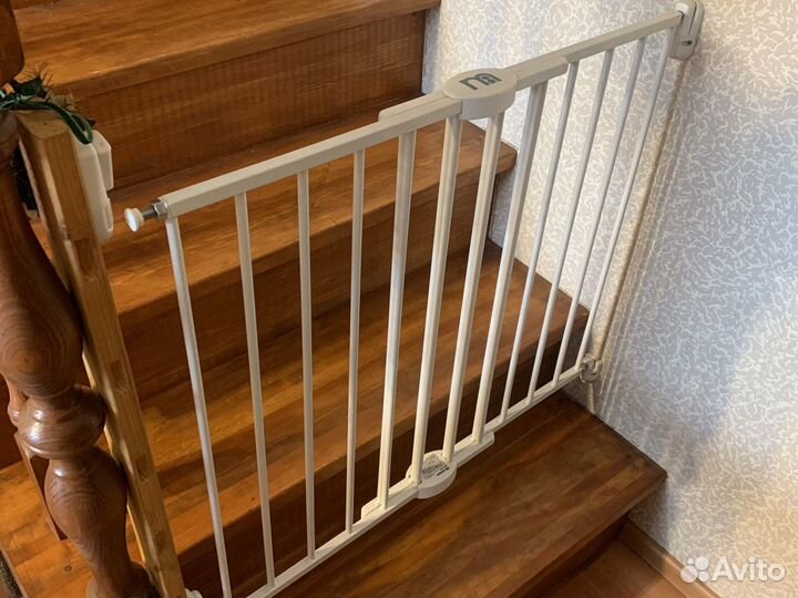 Ворота безопасности на лестницу