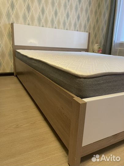 Кровать с матрасом 160 200