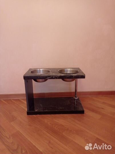 Подставка с мисками для собак крупных пород