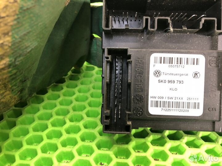 Моторчик стеклоподъемника передний левый L