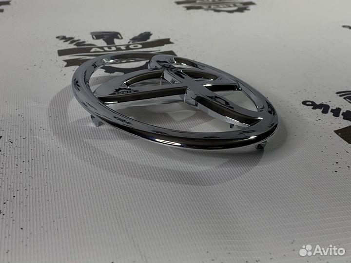 Эмблема решётки радиатора Land Cruiser Prado 150