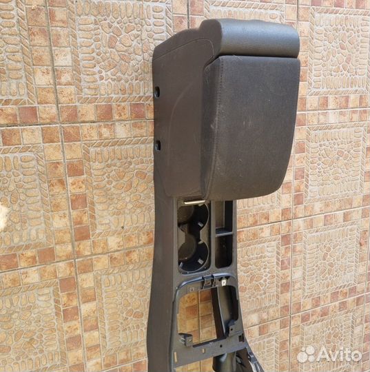 Подлокотник Volkswagen Tiguan I