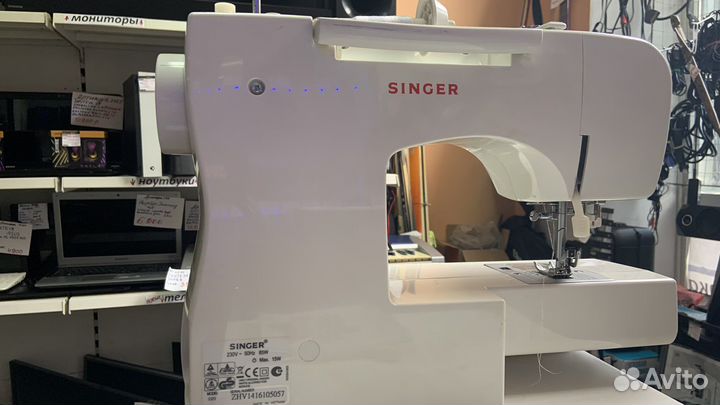Швейная машинка zinger