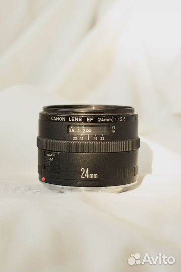 Объектив Canon EF 24mm f/2.8