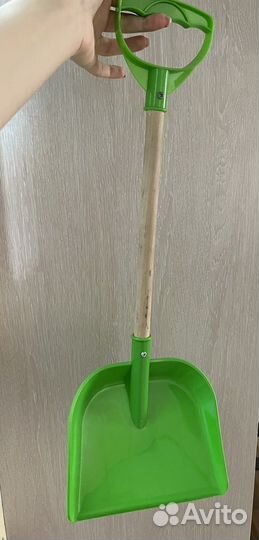 Лопатка детская с деревянной ручкой