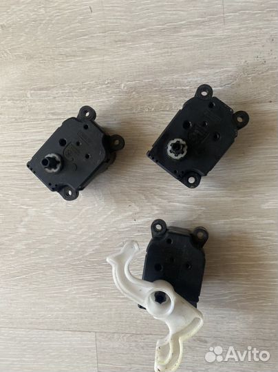 Сервопривод (Мотор привода заслонок) Opel Astra J