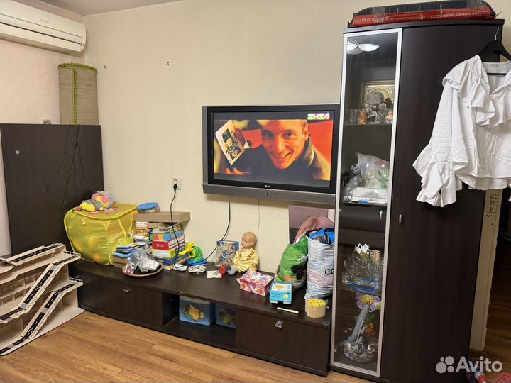 Шкаф и подставка под телевизор