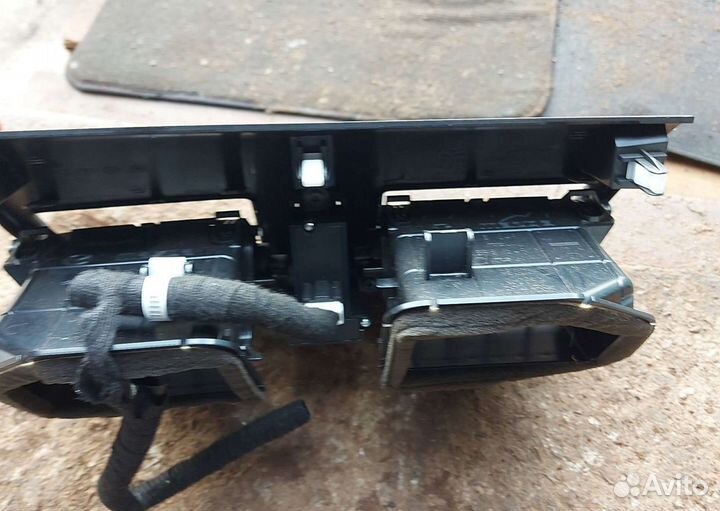 Воздуховоды, кнопка аварийки Мазда 3 bl