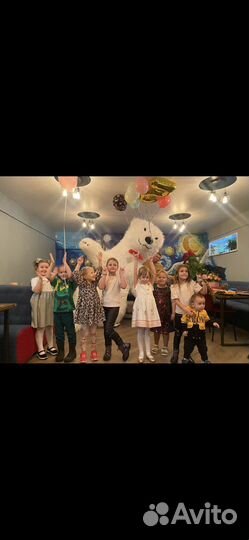 Белый мишка-мишка Умка с поздравлением