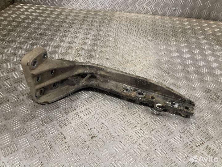 Кронштейн глушителя Volvo 22200142