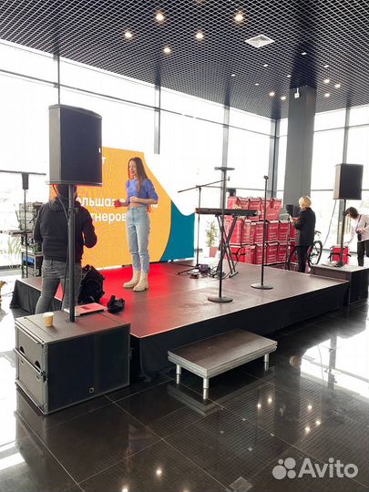 Световое оборудование, звук, сцена, бэклайн