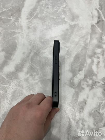 Чехол на iPhone 13 с гербом