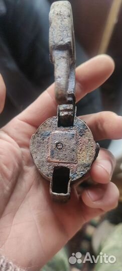 Навесной замок старинный