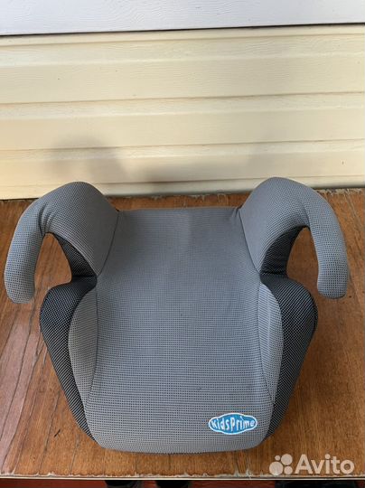 Автомобильное кресло бустер