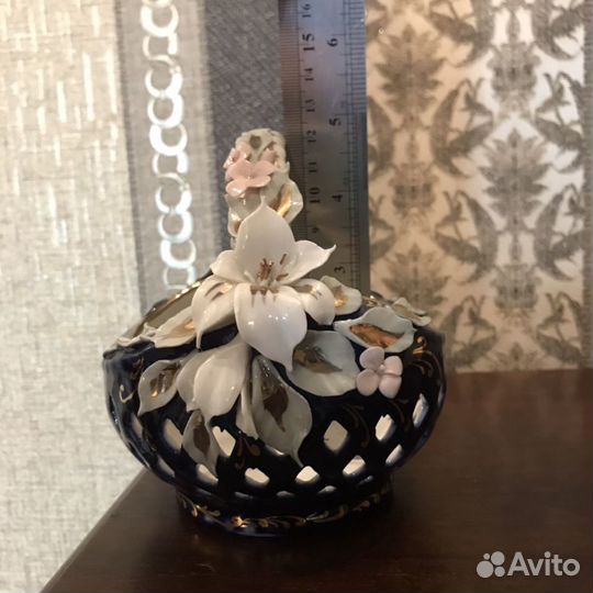 Конфетница фарфоровая