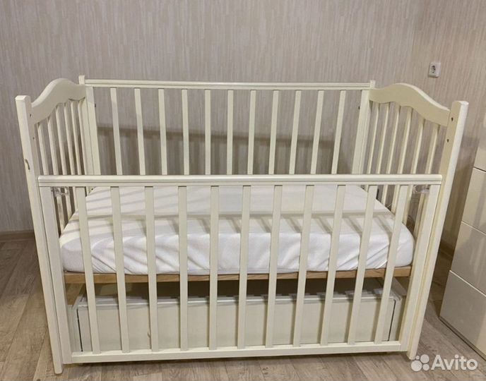 Кровать с маятником