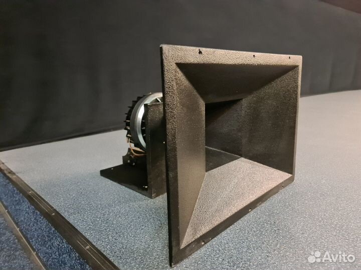 Акустическая система JBL для залов