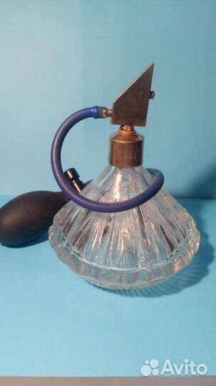 Старинный хрустальный флакон для духов