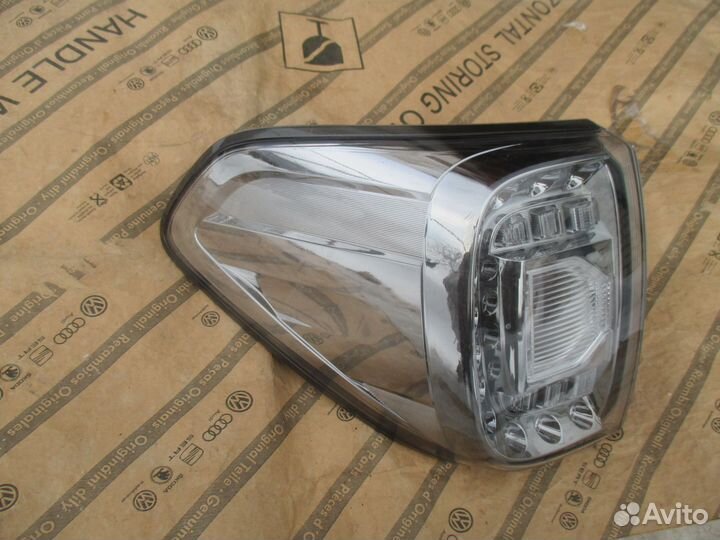 Фонарь задний наружный левый Nissan Patrol Y62