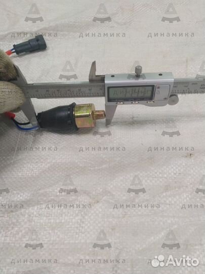 Датчик стоп-сигнала sdlg (устанавливается в кран т