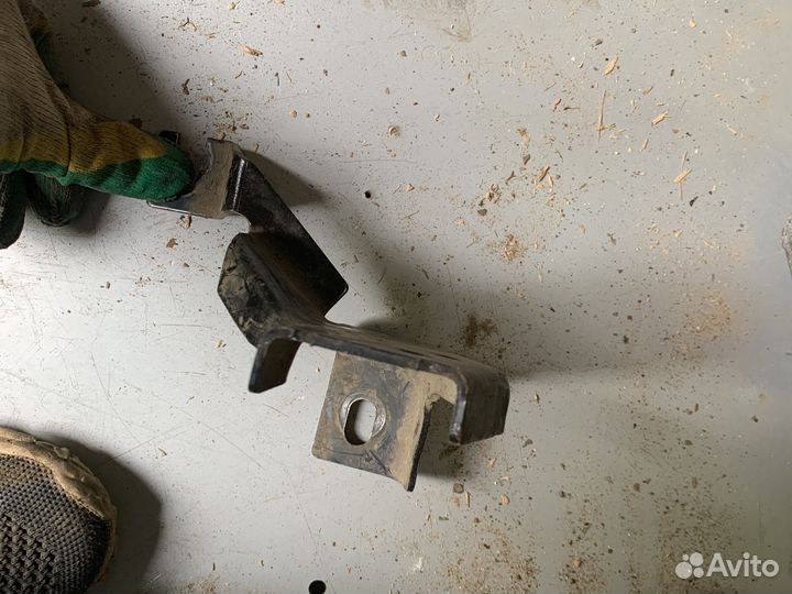 Кронштейн катализатора megane 3