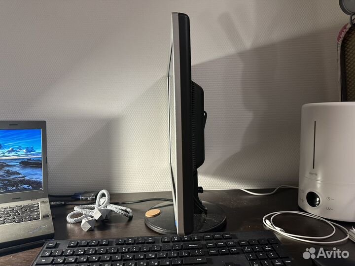 Монитор LG W2242