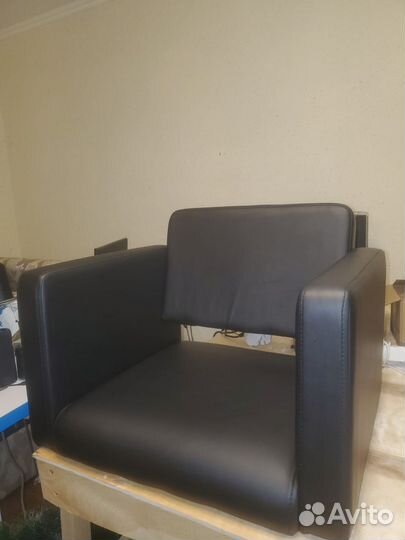 Парикмахерское кресло