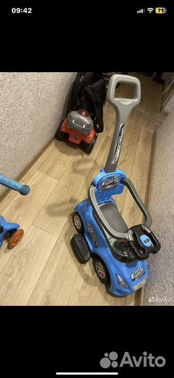 Детская машинка каталка с ручкой б/у