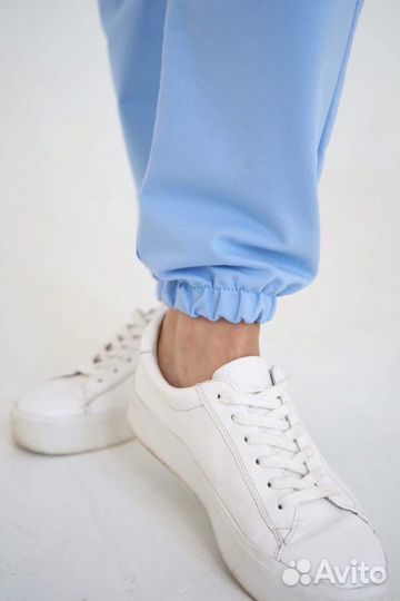 Спортивные штаны и футболка