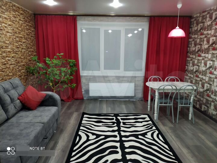 2-к. квартира, 42 м², 1/10 эт.