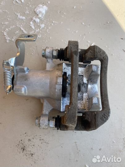 Суппорт тормозной задний правый Kia Cerato 3