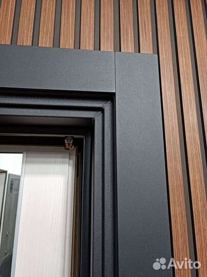 Дверь входная металлическая с зеркалом