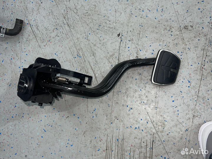 Педаль тормоза BMW G30 G31