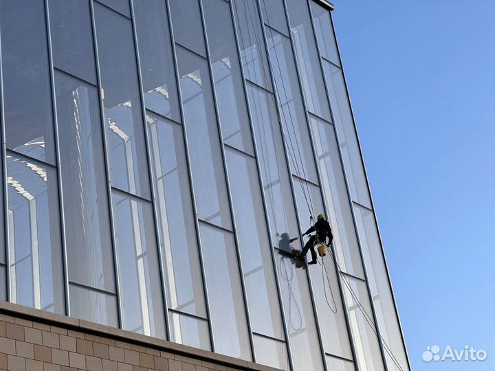 Мытье, мойка окон и фасада. Промышленный альпинизм