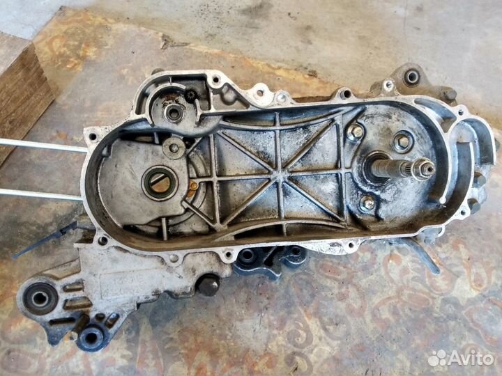 Двигатель для скутера 139QB R10 левая и правая