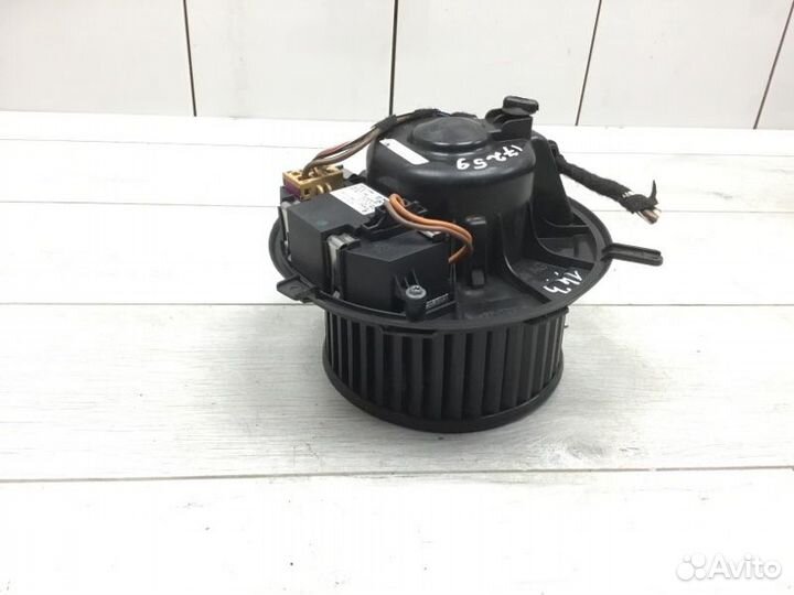 Мотор печки Volkswagen Passat универсал BLS 2008