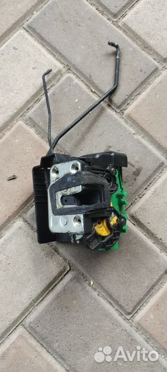 Замок двери левый передний Hyundai Solaris 1