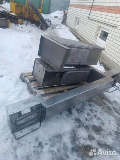 Бамперы и контейнеры для аккумулятора на Кировец