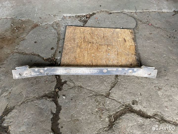 Абсорбер бампера передний Toyota Land Cruiser