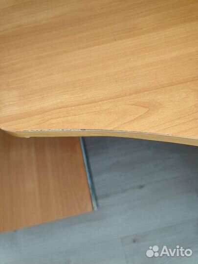 Угловой компьютерный стол