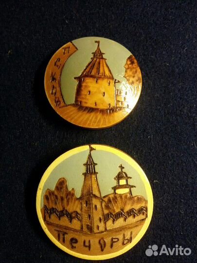 Значки Псков, Печеры