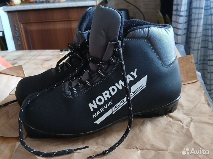 Лыжные ботинки