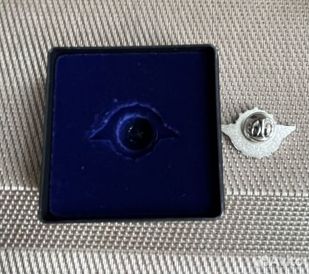 Значок 90 лет на высоте. Новый, 3 шт