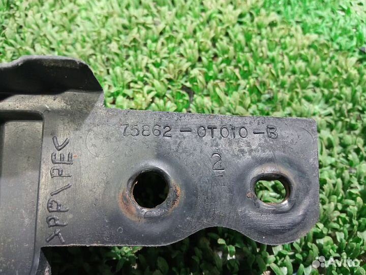 Брызговик задний левый Toyota venza