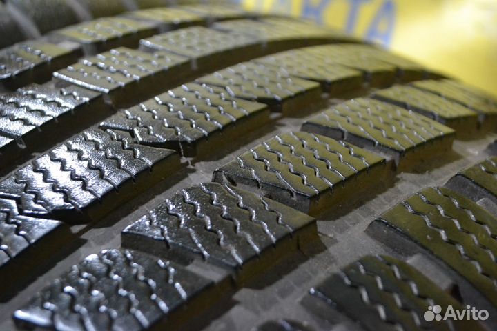 Kumho I'Zen KW27 245/45 R18