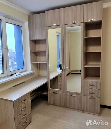 Рабочая зона у окна