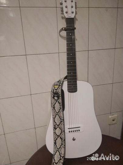 Трансакустическая гитара