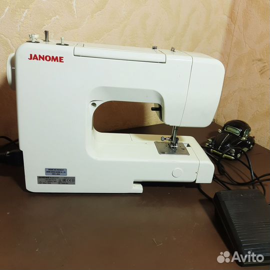 Швейная машина Janome 2121