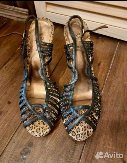 Босоножки женские