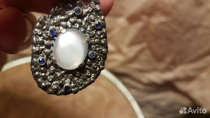 Старинный кулон